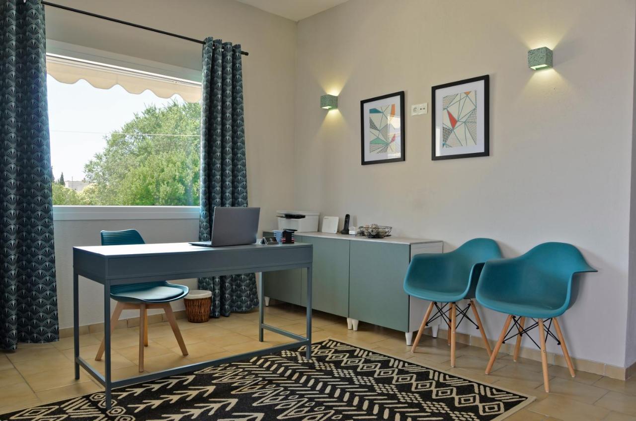 Joya Ofrynio Stylish Suites Ofrinion Luaran gambar
