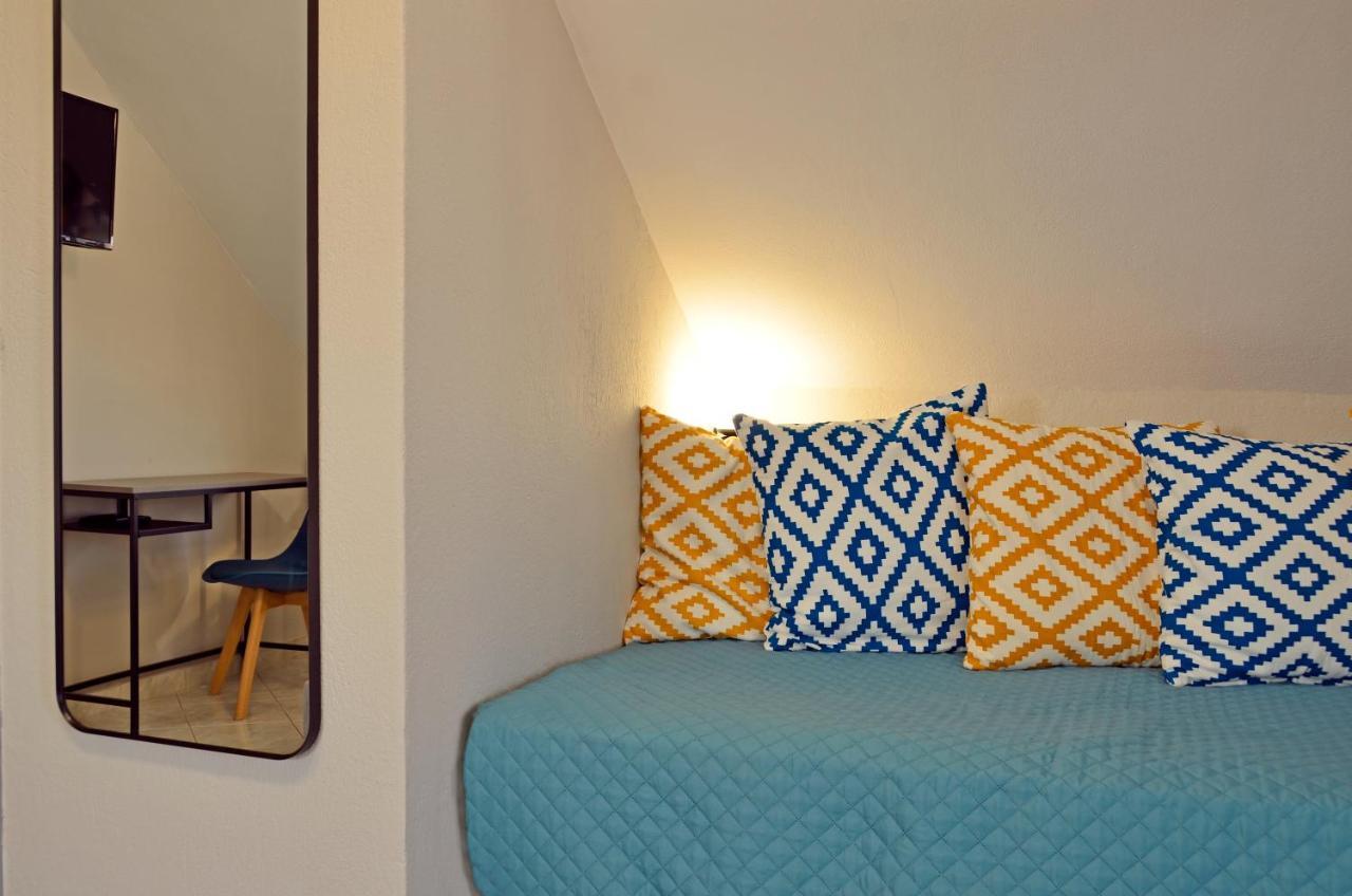 Joya Ofrynio Stylish Suites Ofrinion Luaran gambar